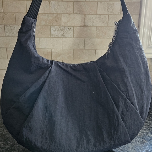 BNWT LULULEMON PLEADED SHOULDER BAG - Picture 2 of 5
